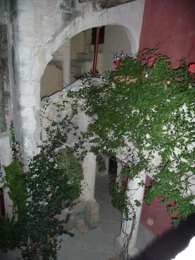 La Villages Chambres D'Hotes Vallabregues Luaran gambar